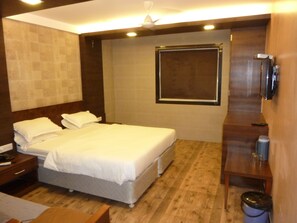 Phòng Superior | Bộ đồ giường cao cấp, nệm cao su hoạt tính (memory foam)