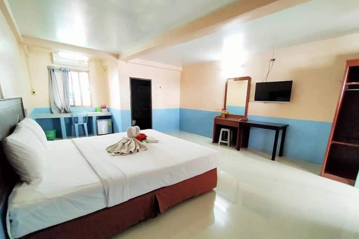 Standard Double Room | 書桌、遮光窗簾/窗簾、免費 Wi-Fi