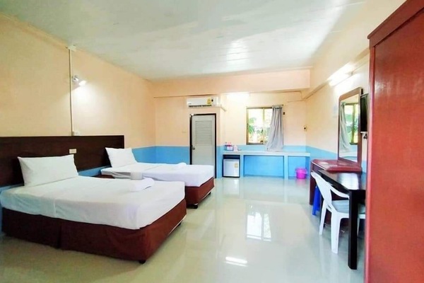 Standard Twin Room | Desk, blackout drapes, free WiFi