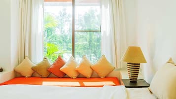 3 bedrooms, in-room safe, desk, blackout drapes