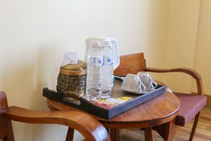 Kamar Double, 1 Tempat Tidur Double | Meja kerja, ruang kerja ramah laptop, dan tirai kedap cahaya