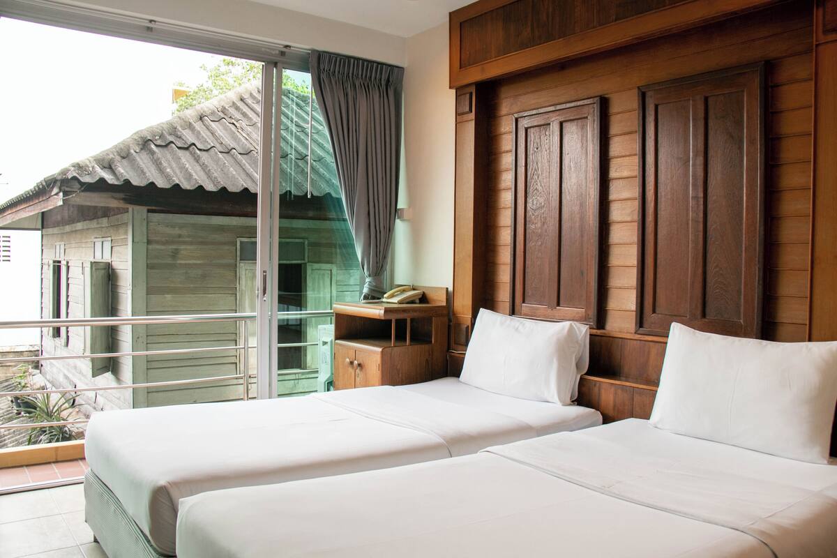 Standard Twin Room (Main Building) | 迷你吧、房內夾萬、免費 Wi-Fi