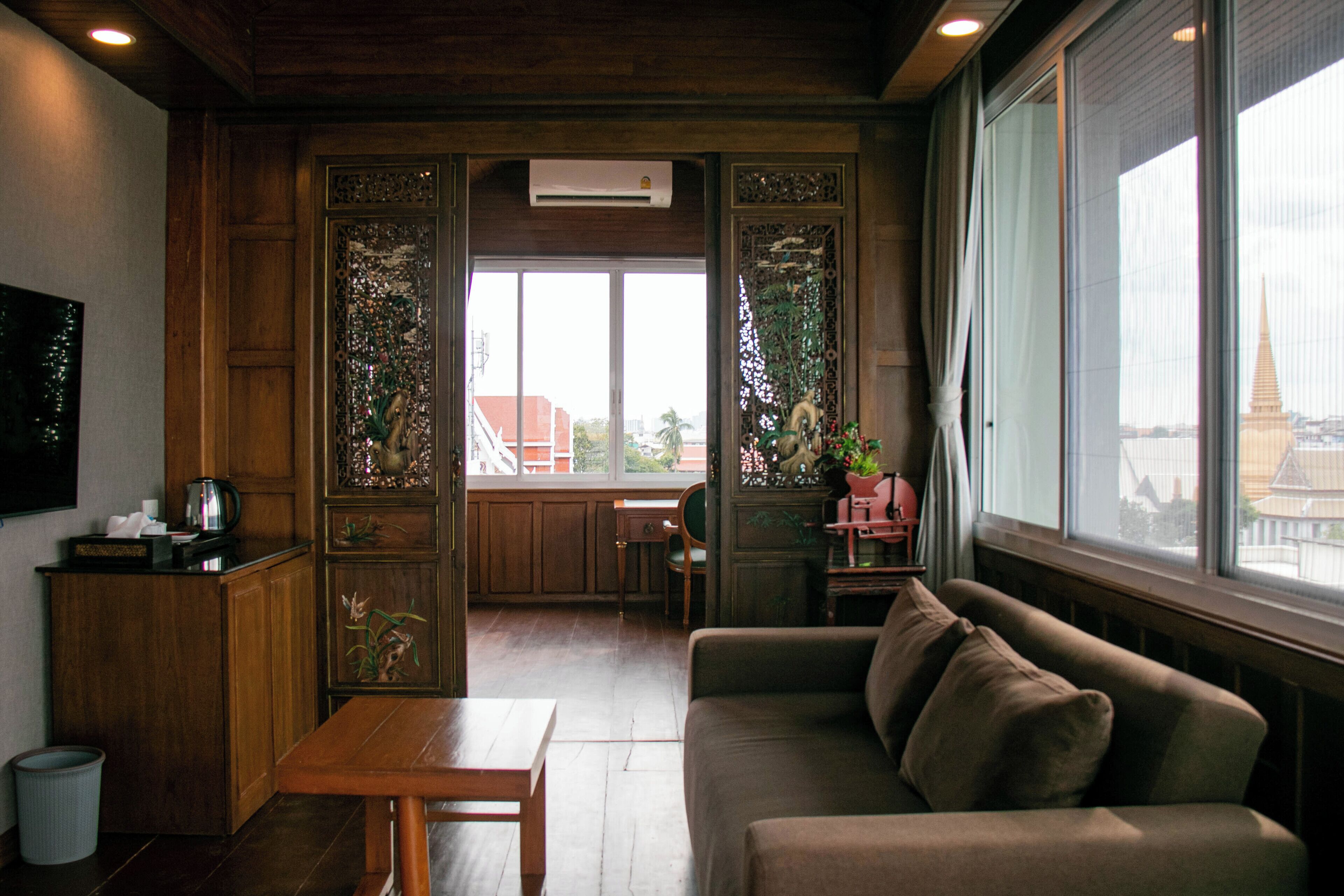 ruen lamphu suite (second building) | living area | flat-screen tv