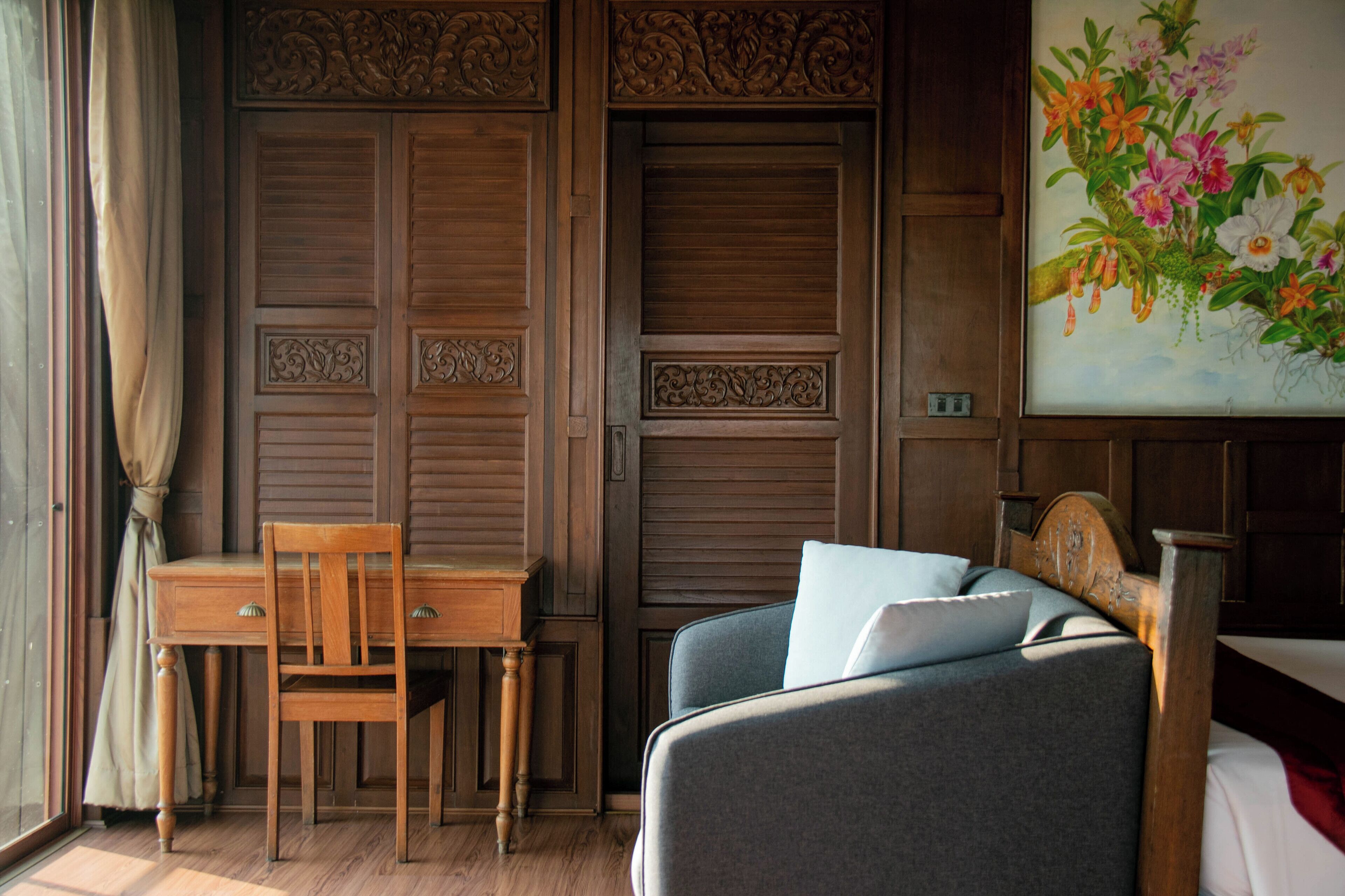 lamphu tree suite (main building) | living area | flat-screen tv