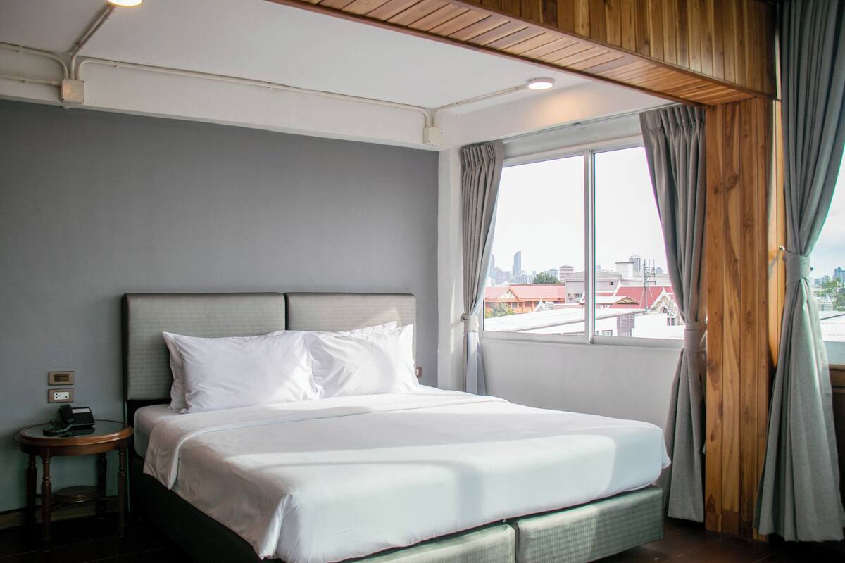 Ruen Lamphu Suite (Second Building) | 迷你吧、房內夾萬、免費 Wi-Fi