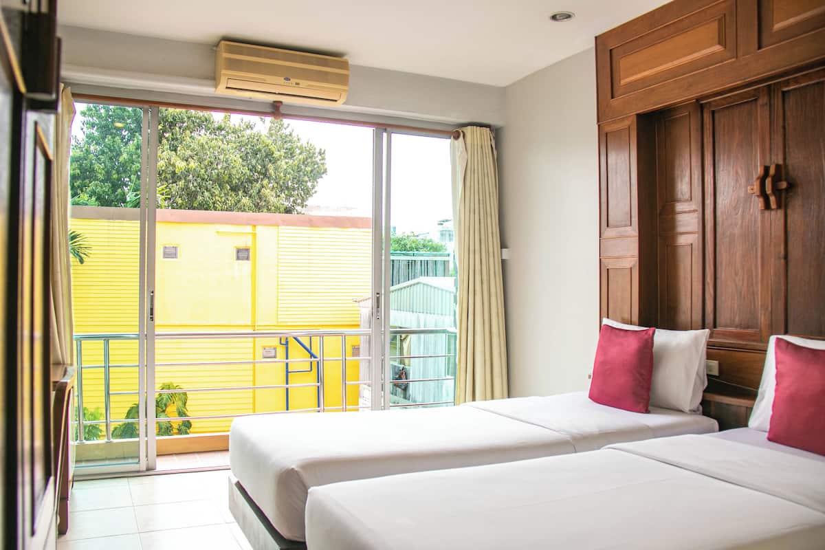 Deluxe Twin Room (Main Building) | 迷你吧、房內夾萬、免費 Wi-Fi