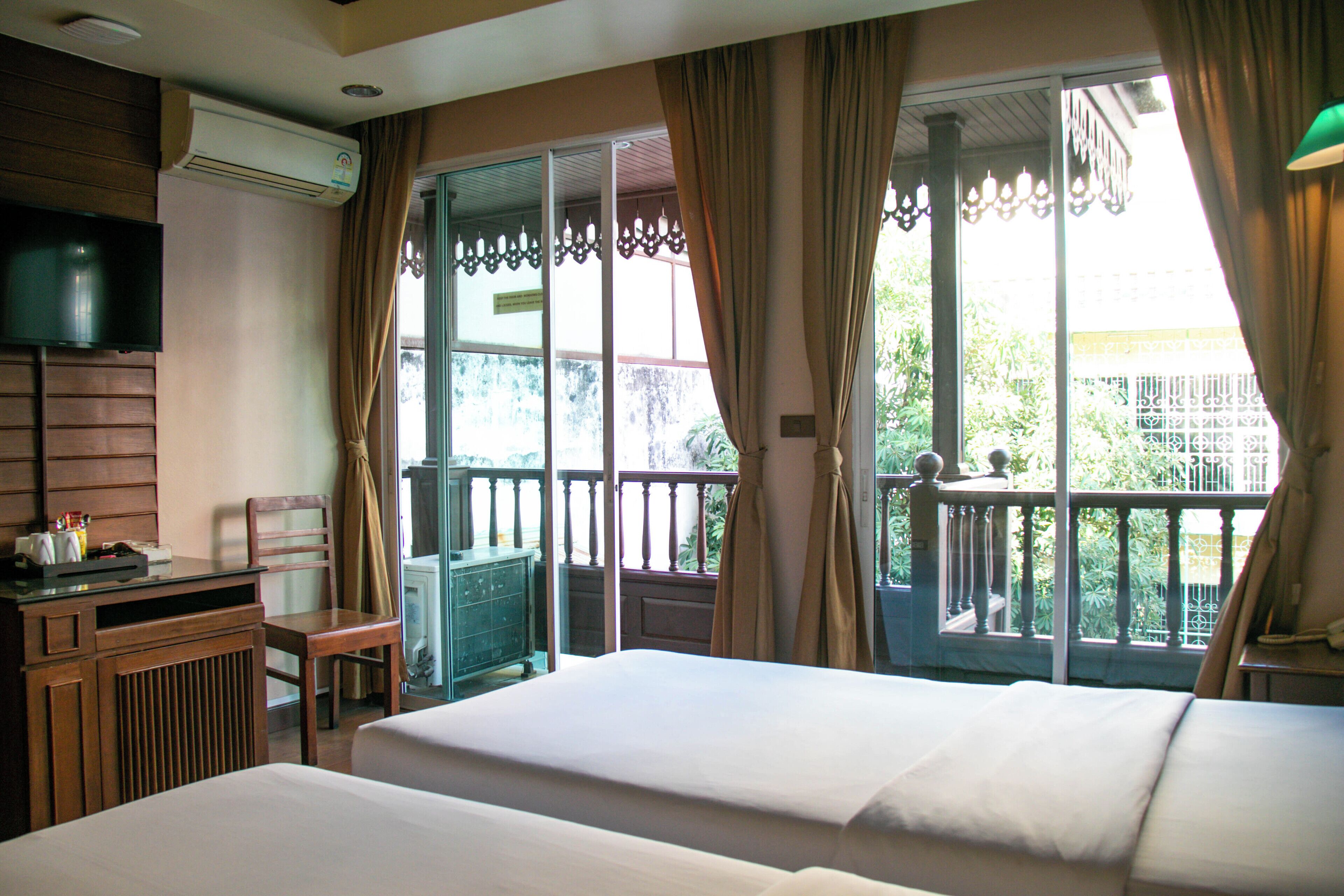 deluxe twin room (second building) | minibar, in-room safe, free wifi