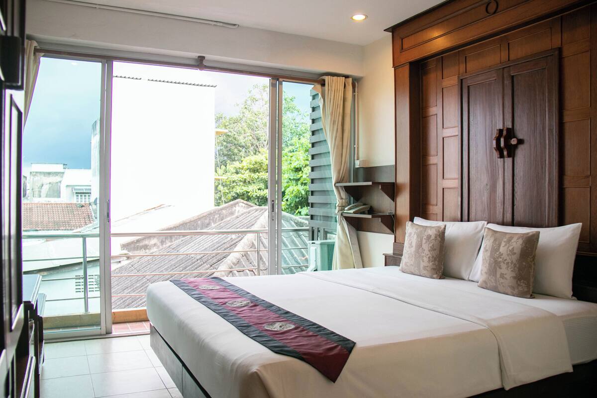 Standard Room (Main Building) | 迷你吧、房內夾萬、免費 Wi-Fi