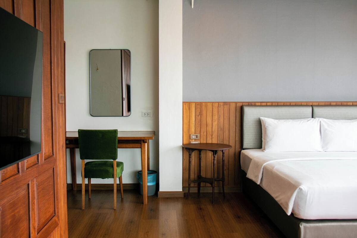 Lamphu Canal Suite (Second Building) | 迷你吧、房內夾萬、免費 Wi-Fi