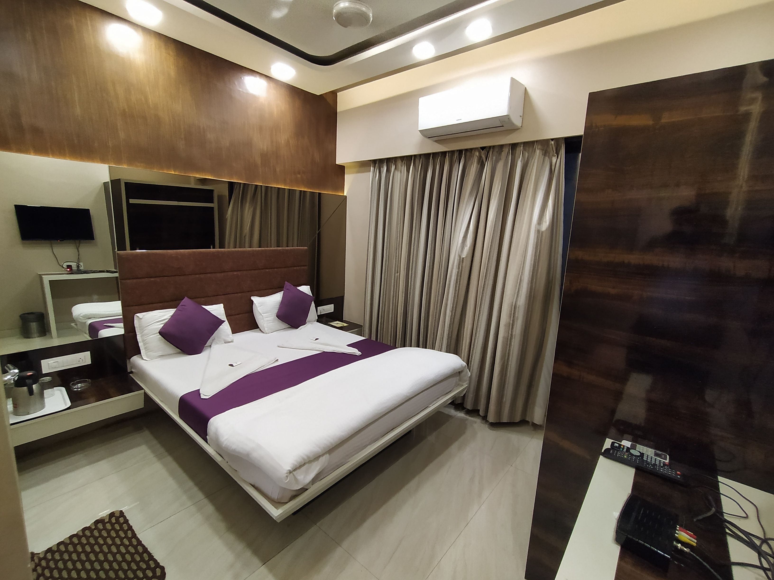 Free rollaway beds, free WiFi