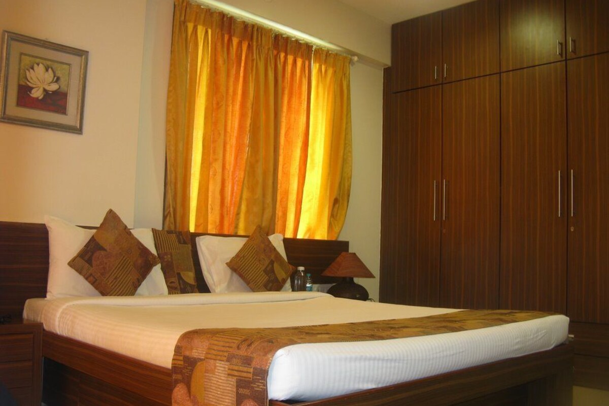 Premium bedding, desk, rollaway beds, free WiFi