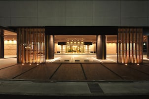 Fachada del alojamiento - Noche