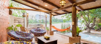 MyHouse Riverside & Pool Villa Near Old Town