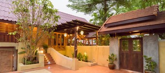 MyHouse Riverside & Pool Villa Near Old Town