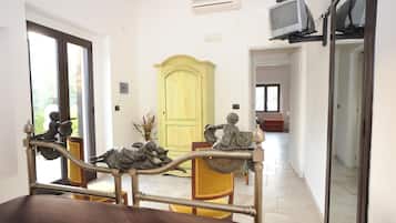 32-inch flat-screen TV with digital channels, TV