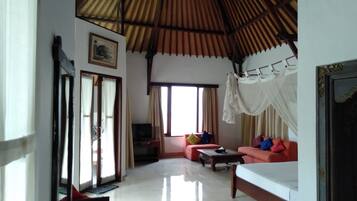 Suite One Bedroom | Desk, soundproofing, free WiFi, wheelchair access