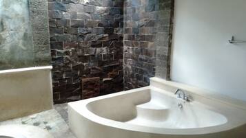 Suite One Bedroom | Bathroom | Free toiletries