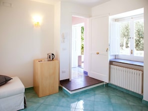Desk, soundproofing, cribs/infant beds, travel crib