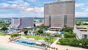 A resort with multiple buildings, a large pool, and a beach. - Ambassador City Jomtien Pattaya - Marina Tower Wing (Sattahip)
