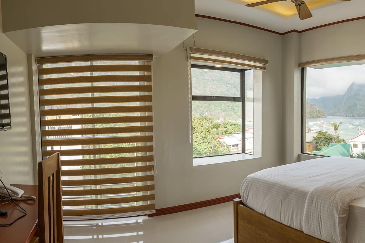 In-room safe, desk, iron/ironing board, free WiFi
