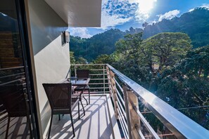 Quarto luxo, 1 cama Queen, sacada | Sacada