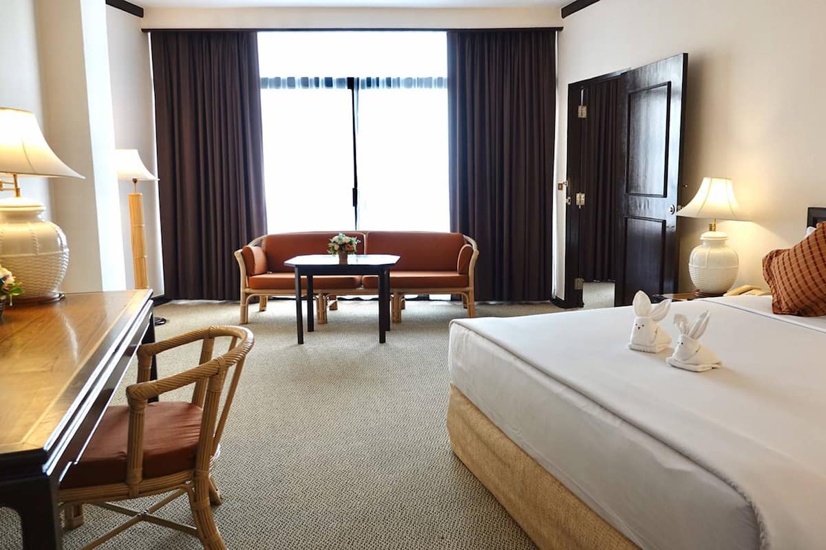 Deluxe Room | In-room safe, blackout curtains, free WiFi, bed sheets