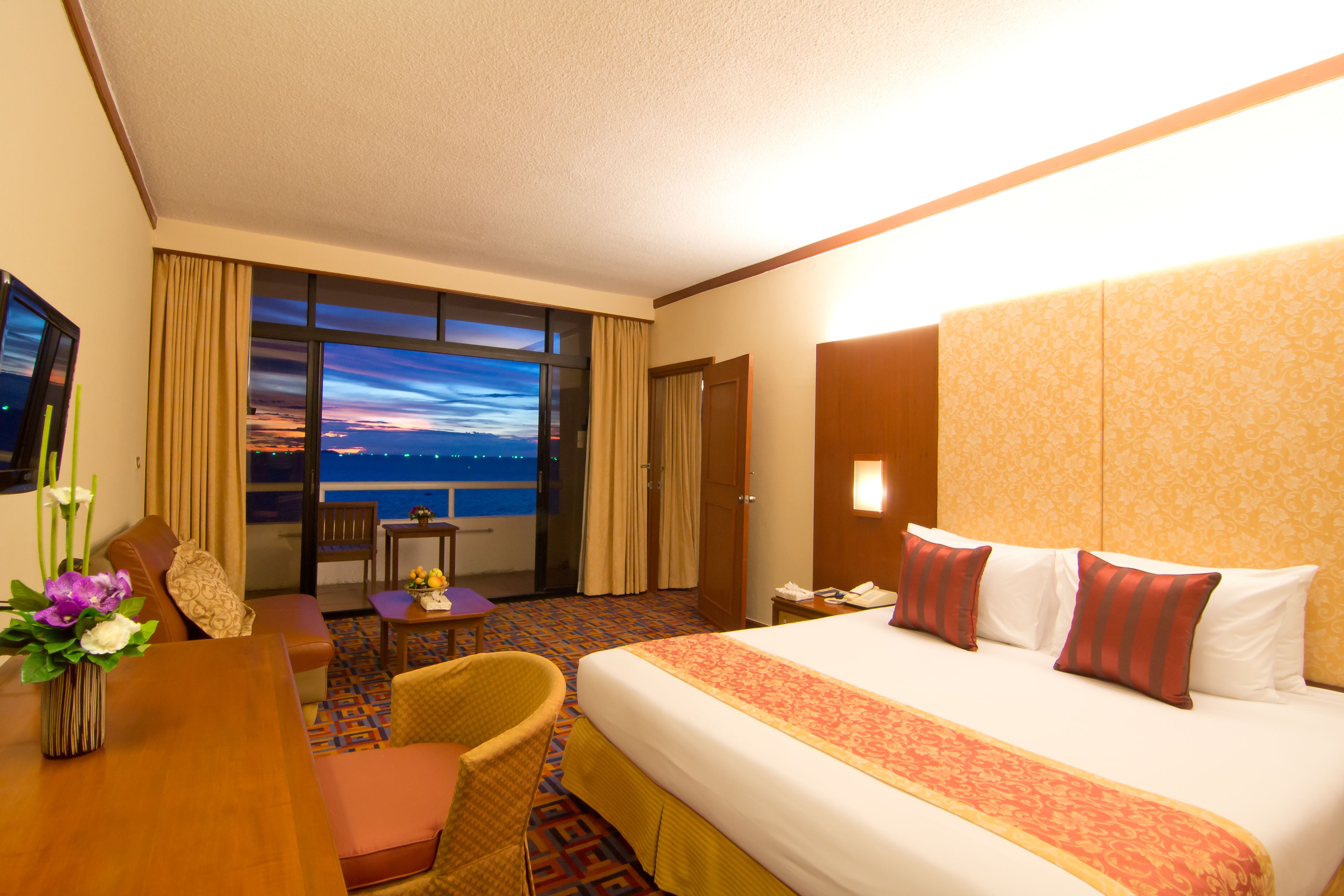 In-room safe, blackout curtains, free WiFi, bed sheets