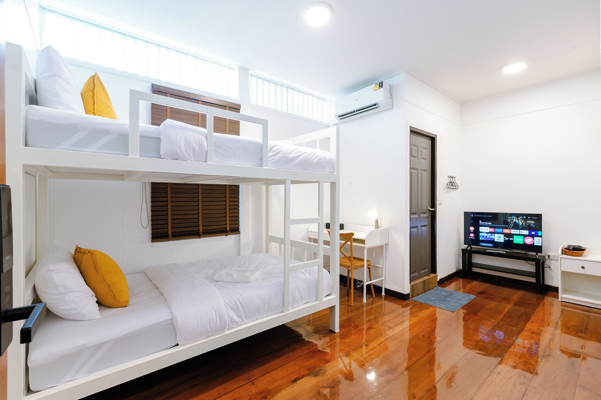 Superior Twin Room, Non Smoking, Private Bathroom | Pillowtop beds, free WiFi, bed sheets