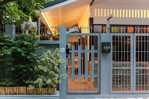 Front of property – evening/night - Diff Hostel (Bangkok)