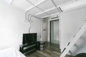 Private Triple Room with Private Bathroom | Pillowtop beds, free WiFi, bed sheets