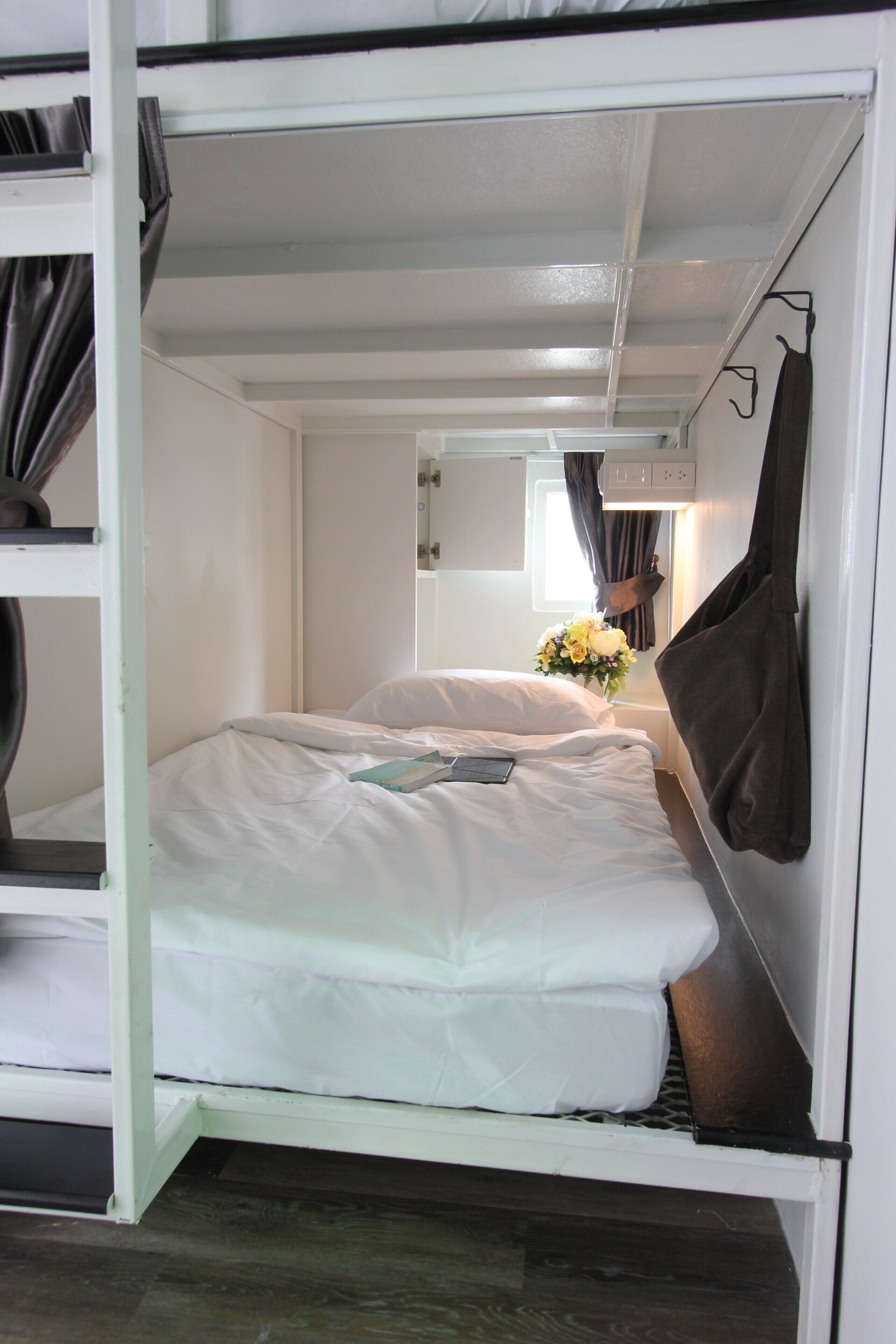 Pillowtop beds, free WiFi, bed sheets