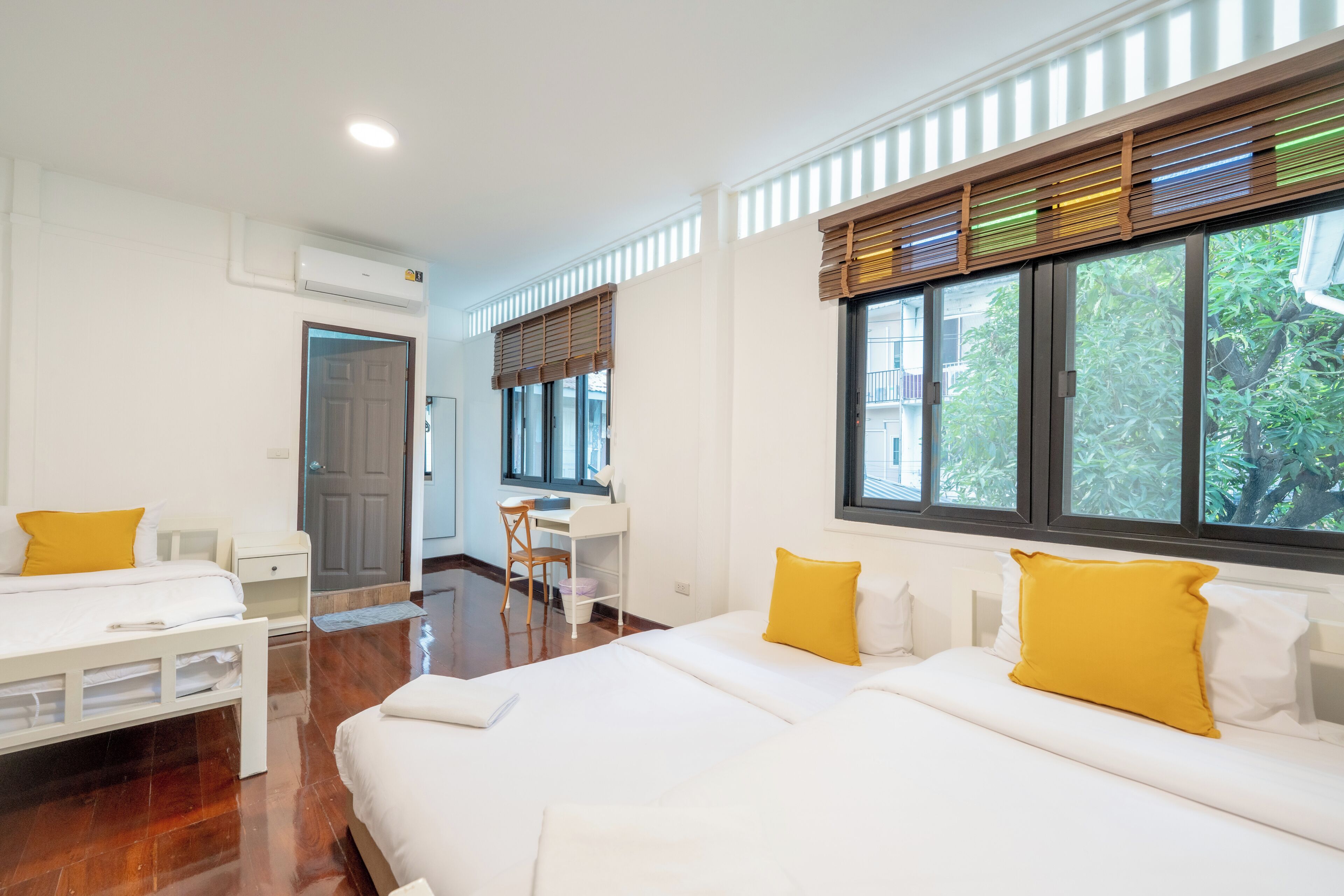 Habitación cuádruple superior, para no fumadores, baño privado | Camas con pillow-top, wifi gratis y ropa de cama 
