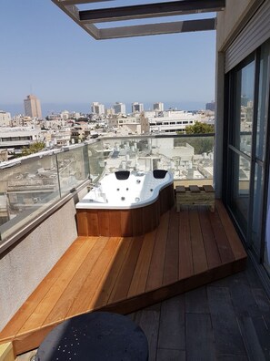 Luxury Apartment, 2 Bedrooms | View from room - Luxury Apartment in Tel Aviv (Tel Aviv)