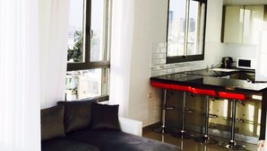 Luokittelematon kuva, 4 kautta 60, painike