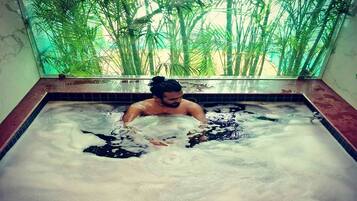Royal Villa (Luxury Villa, In-Room Mini Pool) | Bathroom | Combined shower/bathtub, designer toiletries, towels