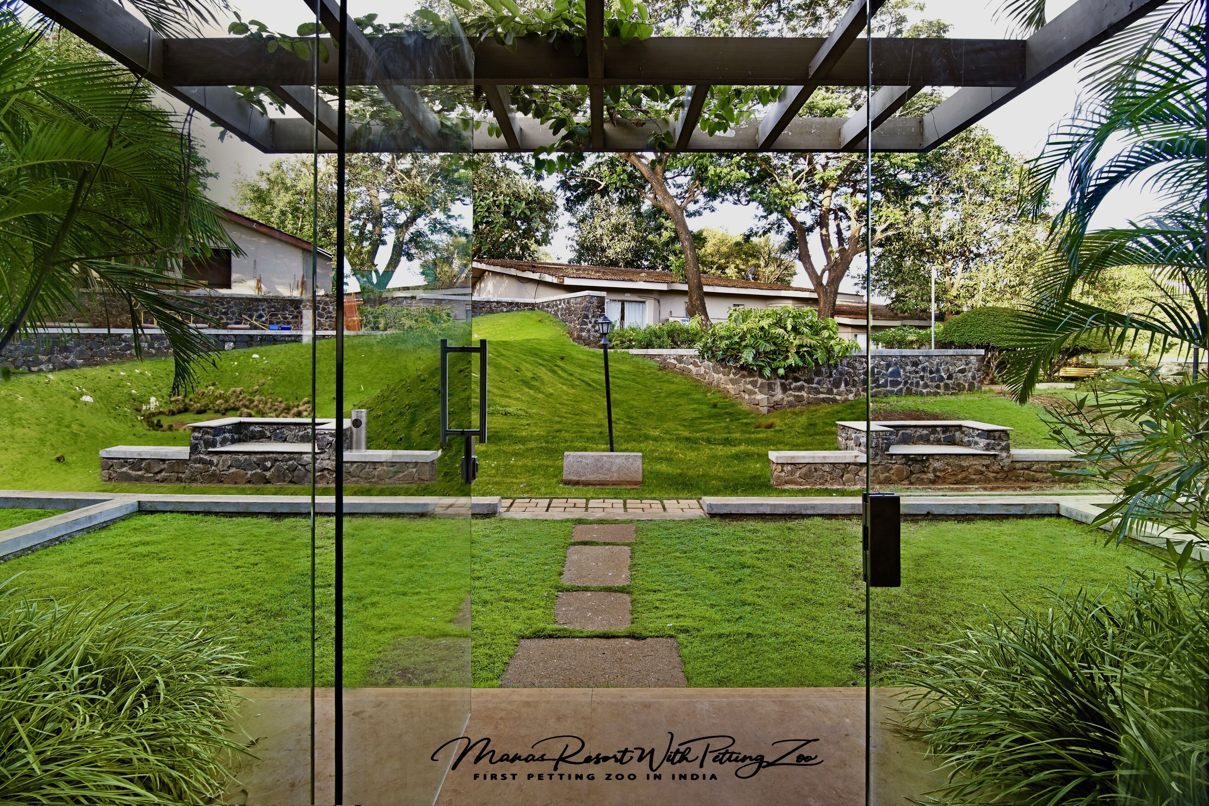 Premium Villa Room (Renovated, Best Location) | Garden view