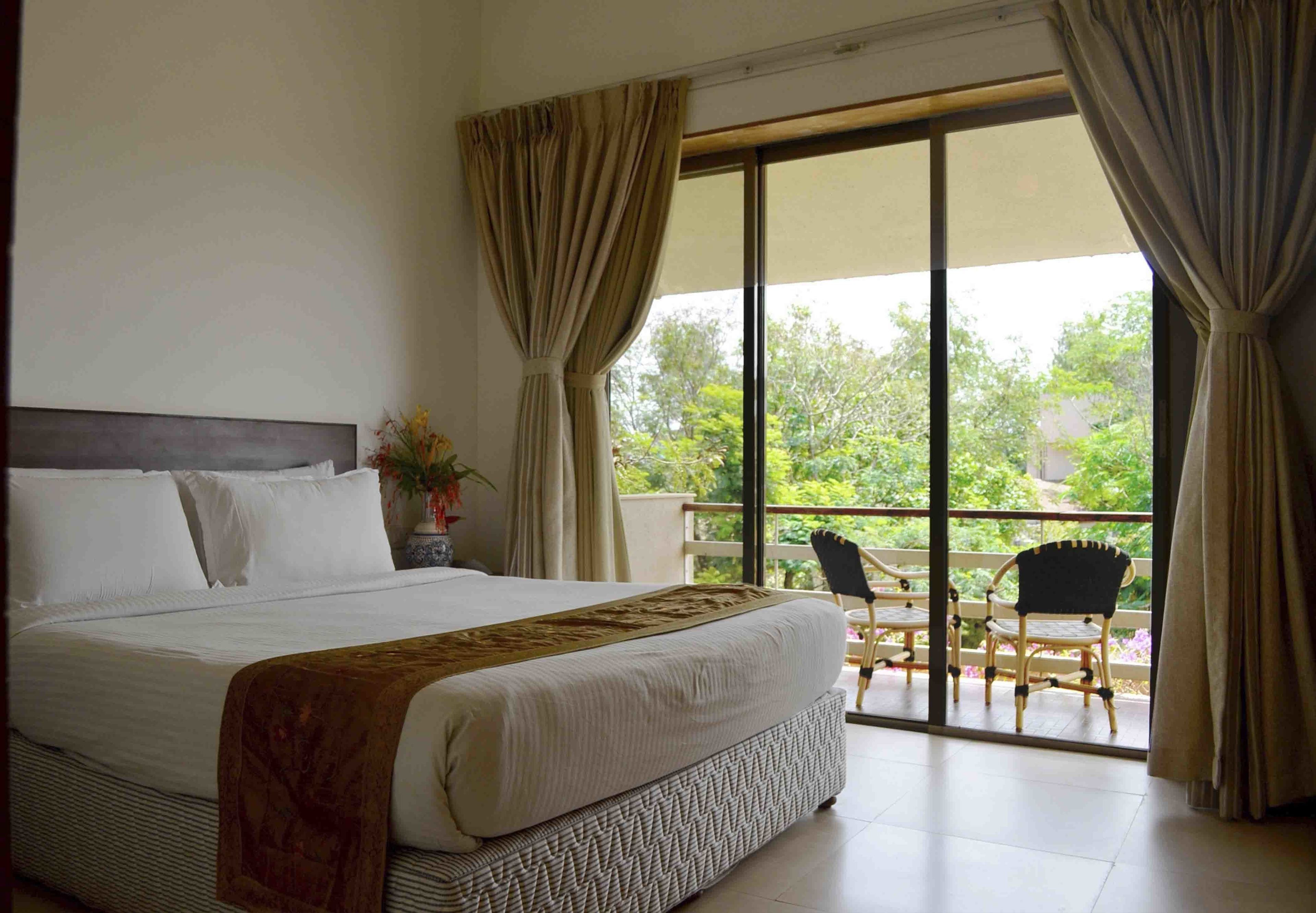 Executive Room | Select Comfort beds, in-room safe, desk, laptop workspace