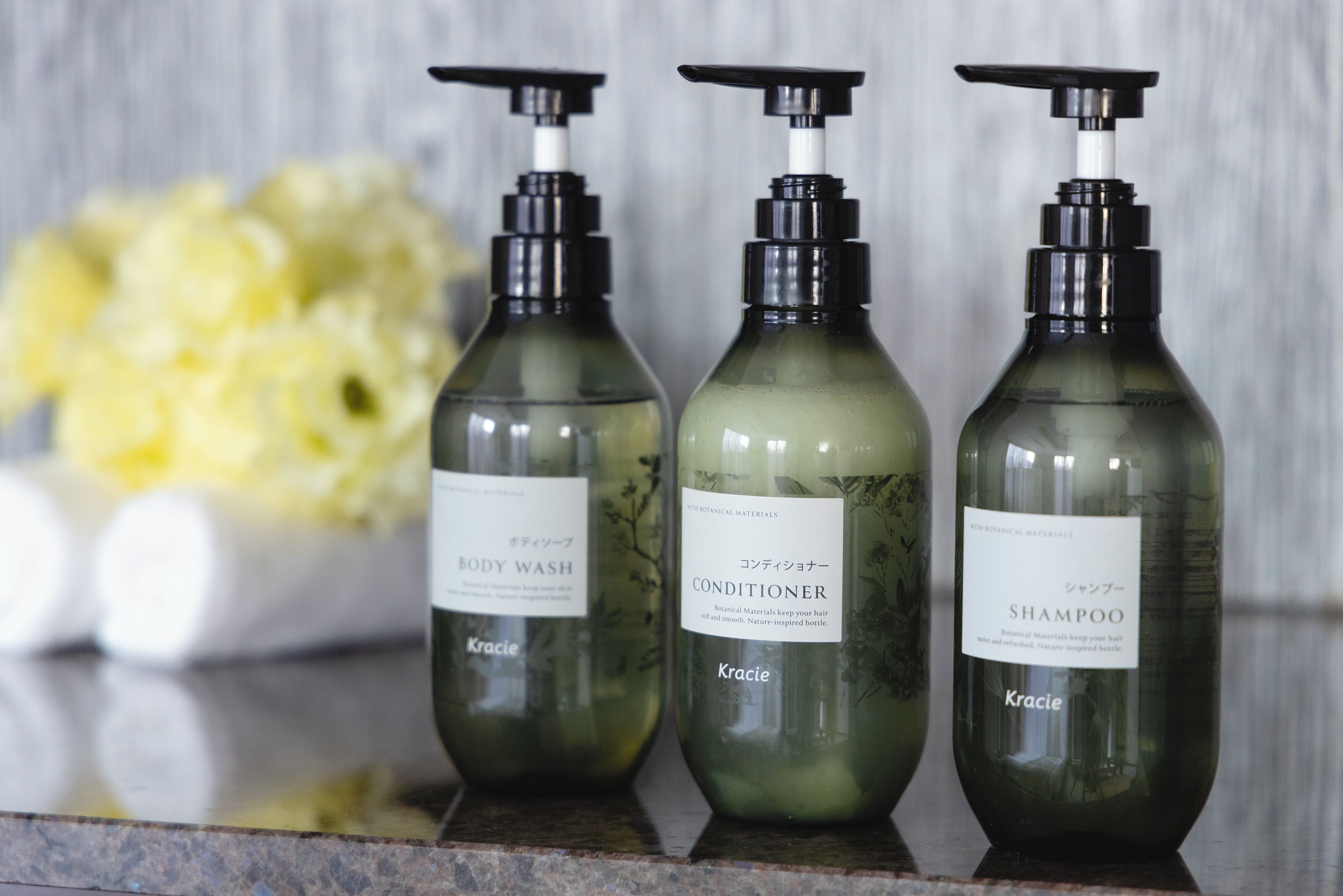 combined shower/bathtub, deep-soaking bathtub, free toiletries