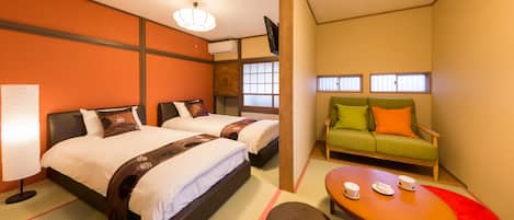 Habitación estándar con 2 camas individuales (with Sofa, A1) | Caja de seguridad en la habitación, escritorio y wifi gratis