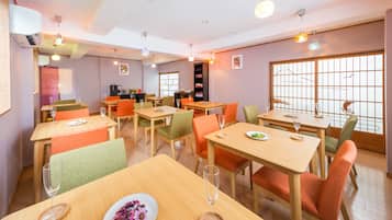 Free daily full breakfast