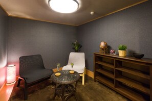 Una televisión de pantalla plana