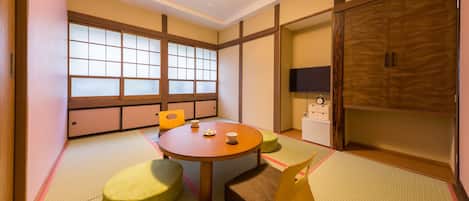 Japanese Style Room B3 | In-room safe, desk, free WiFi, bed sheets