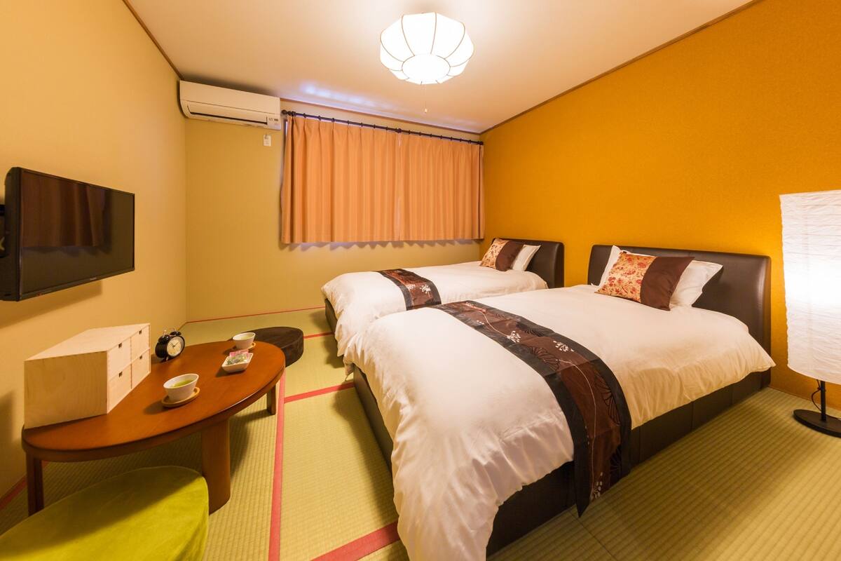 Standard Twin Room A4 | In-room safe, desk, WiFi (free), bed sheets