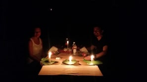 Lunch and dinner served, international cuisine