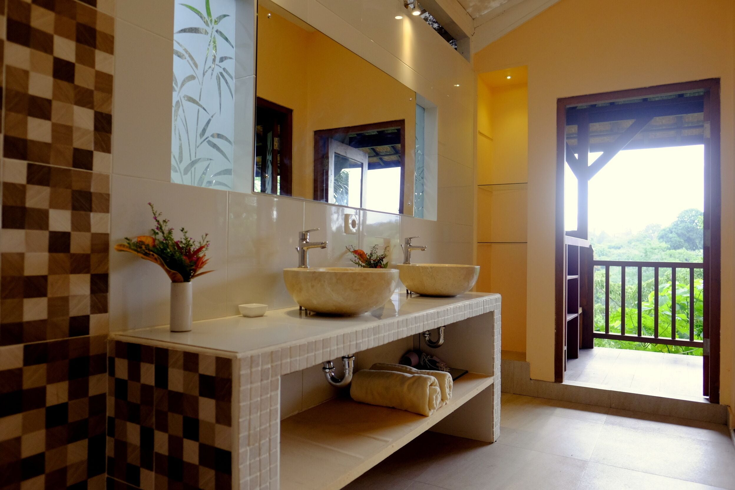 deluxe studio | bathroom | shower, free toiletries, hair dryer, towels