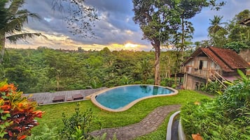 Outdoor pool, pool umbrellas, sun loungers