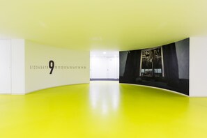 Interior entrance - Birmingham Serviced Apartments - Rotunda (Birmingham)