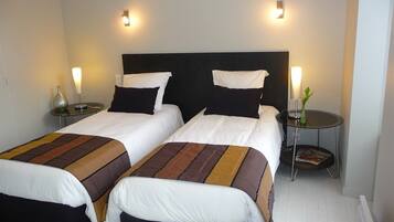 Kamer, 1 twee- of 2 eenpersoonsbedden, privébadkamer