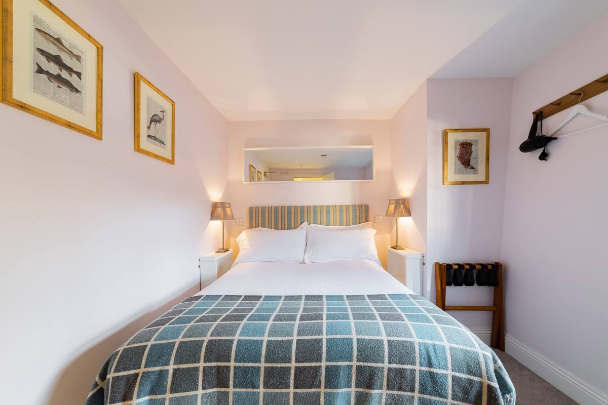 Basic Double Room, Ensuite