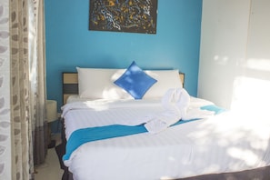 Deluxe Double Room, Non Smoking | Desk, iron/ironing board, cribs/infant beds, rollaway beds